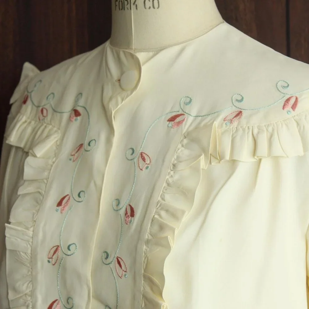Vintage 1940s Bed Jacket, Winter White Rayon with Blue and Pink Embroidery Short - Picture 6 of 10